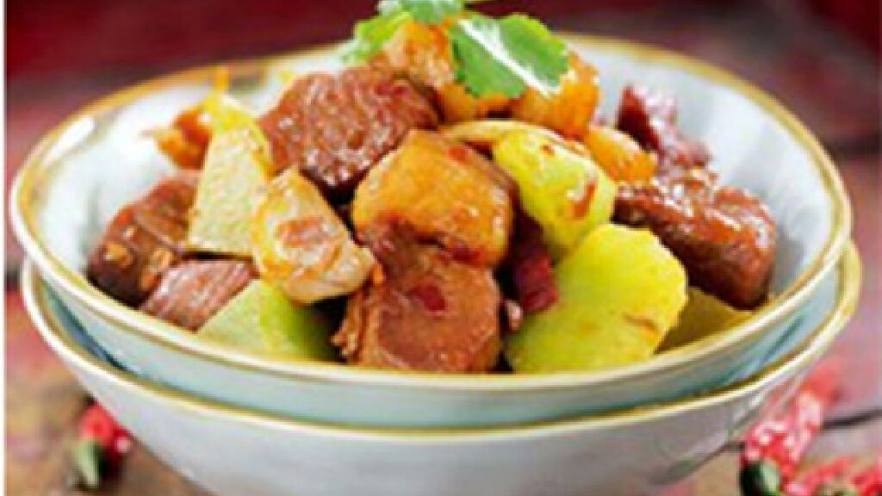红烧莴笋肉 