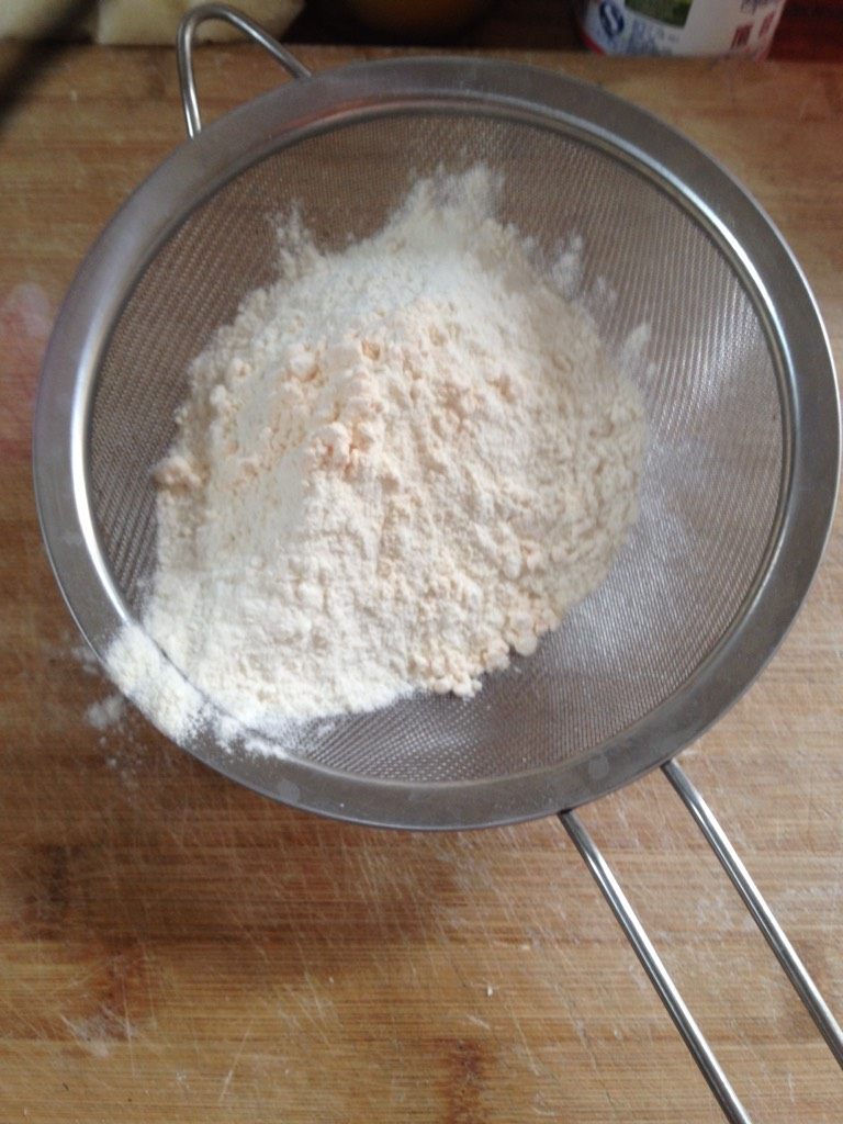 经典黄桃派,如图260克低粉过筛；