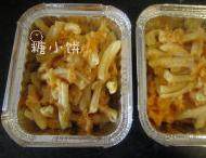 南瓜奶香绞纹意面,将意面跟南瓜牛奶拌匀，加盐调味后放入容器中