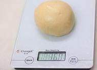 蔬菜培根披萨,将面团分成160g每个的小剂子