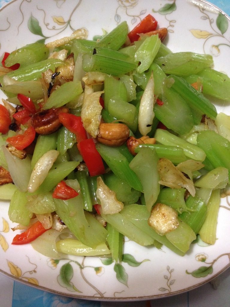 芹菜百合炒腰果