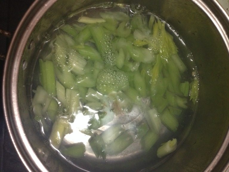 芹菜百合炒腰果,如图超水