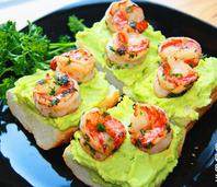 牛油果虾仁包,码上虾仁，一份简单美味、健康时尚的午餐就做好了