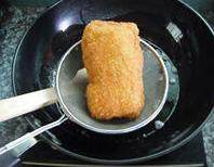 奥尔良奶酪鸡排,炸好的鸡排捞出沥油，装盘，在上面挤上<a style='color:red;display:inline-block;' href='/shicai/ 4856'>沙拉酱</a>