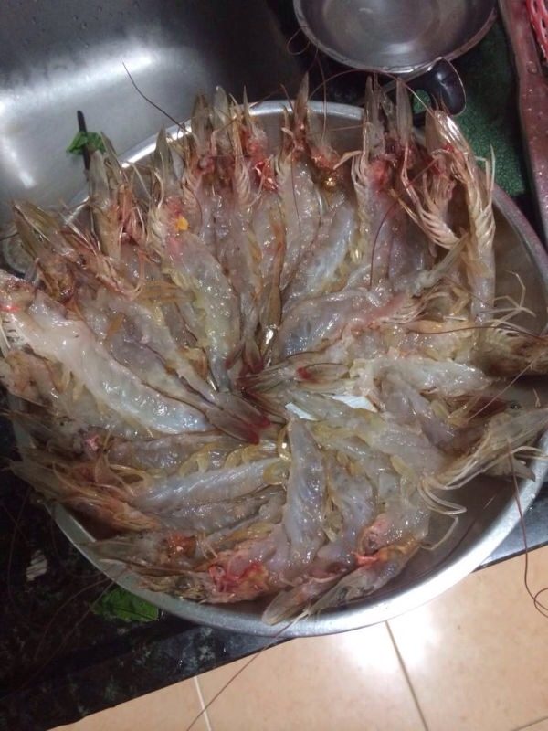 蒜蓉虾（方便版）,洗干净，放盘