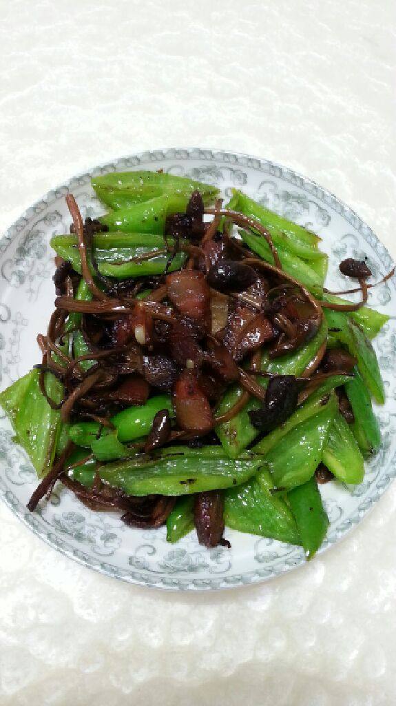 茶树菇炒腊肉