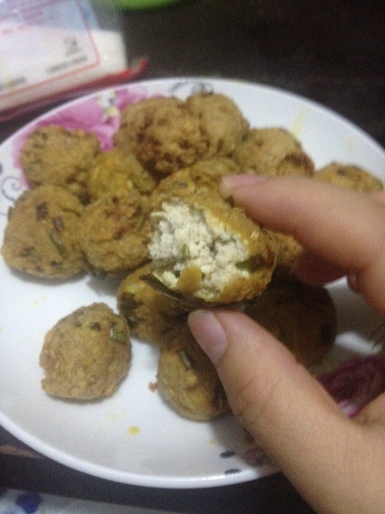 豆腐果,如图外酥里嫩豆腐果出来了