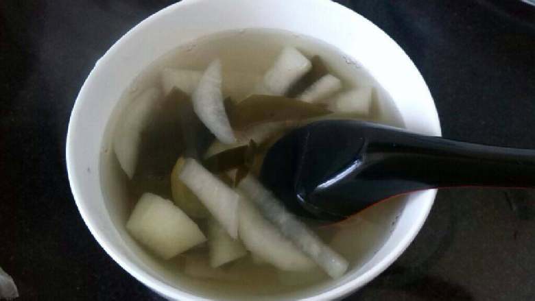 海带萝卜汤,让它不停的炖啊炖，然后盛出来，开始喝吧