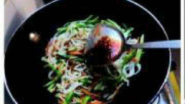 肉丝炒桂粉,加适量<a style='color:red;display:inline-block;' href='/shicai/ 762'>老抽</a>上色调味