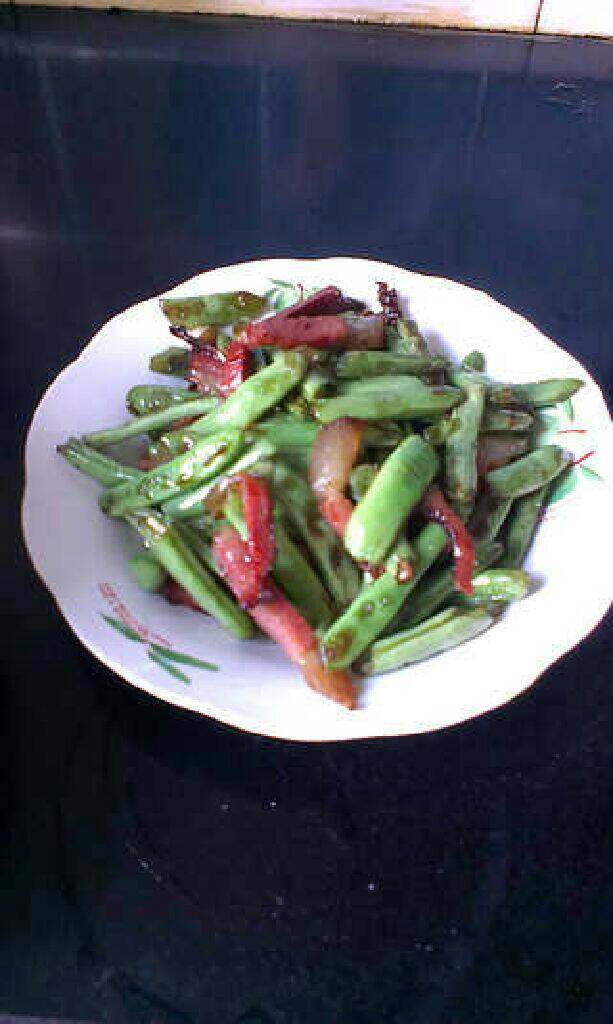 四季豆炒腊肉,即可上盘食用了