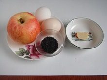 苹果鸡蛋饼,准备好所有材料。