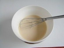 苹果鸡蛋饼,搅拌成无颗粒的蛋糊。