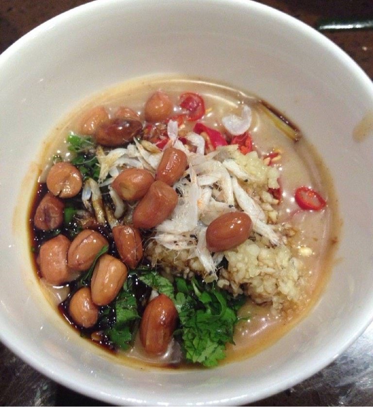 六种小料,你最喜欢哪种?,花生酱打底配海鲜酱油,蒜泥海米香菜炸花生
