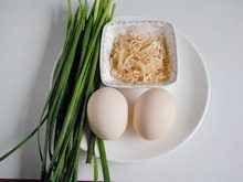 韭香虾米鸡蛋饼,准备好<a style='color:red;display:inline-block;' href='/shicai/ 9'>鸡蛋</a>、<a style='color:red;display:inline-block;' href='/shicai/ 289'>虾米</a>、<a style='color:red;display:inline-block;' href='/shicai/ 116'>韭菜</a>。
