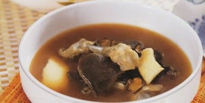 灵芝莲子瘦肉汤