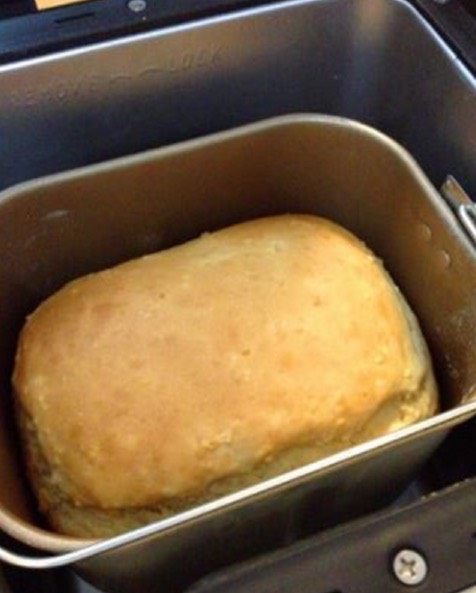 饱含粮食的香气：大米面包,当程序结束后，打开盖子，取出面包桶