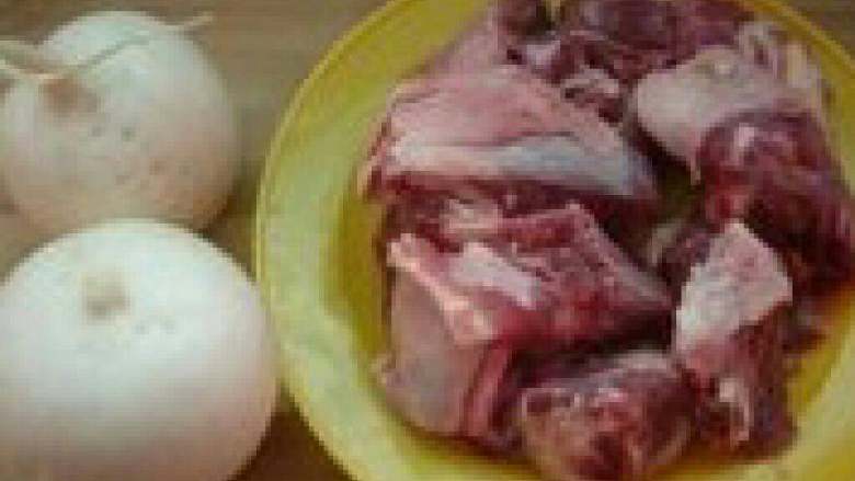 羊肉萝卜汤,把食材都洗干净