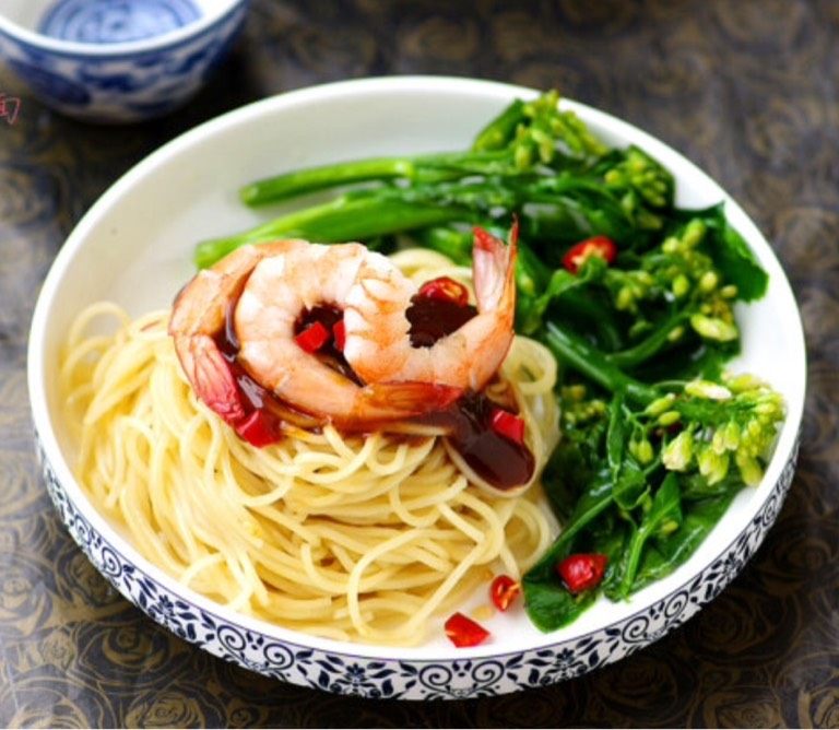 一碗面可以吃得活色生香：鲜虾蚝油捞面