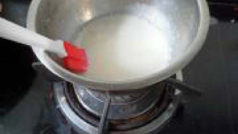 木瓜牛奶冻,用小火边加热边搅拌