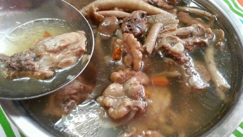 核桃茶树菇鸡汤