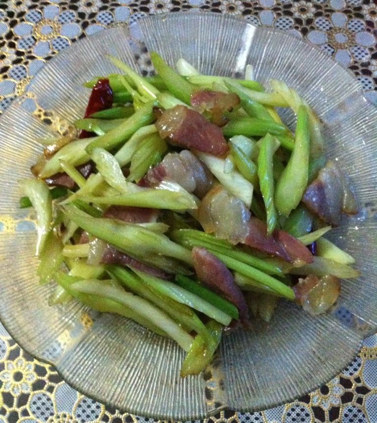 西芹腊肉