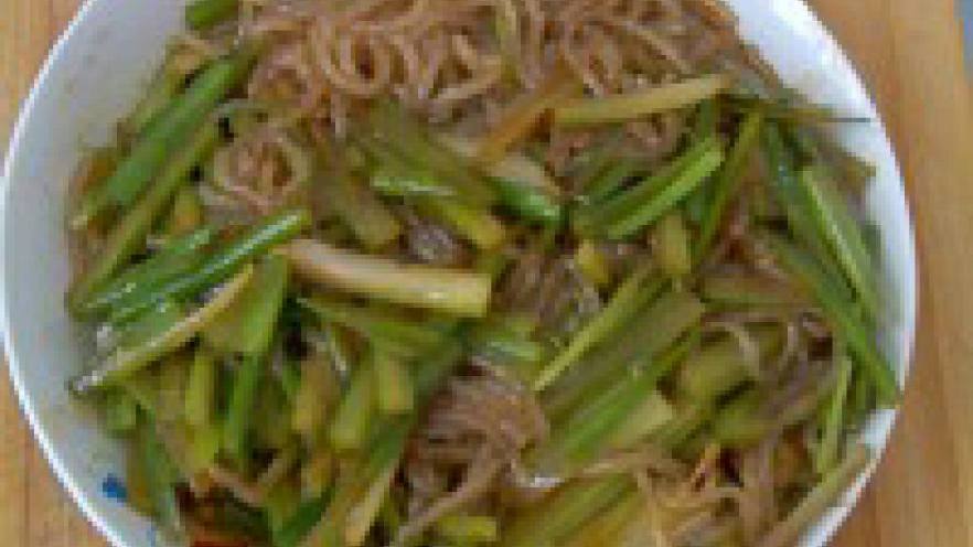 西芹炒米粉