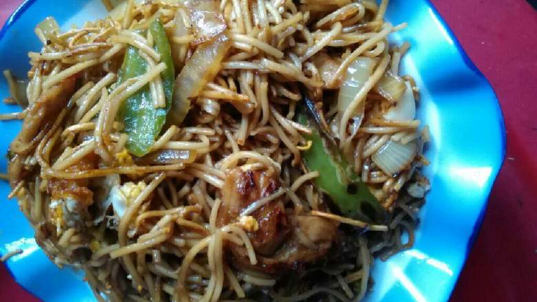 洋葱炒面,装盘即可食用了