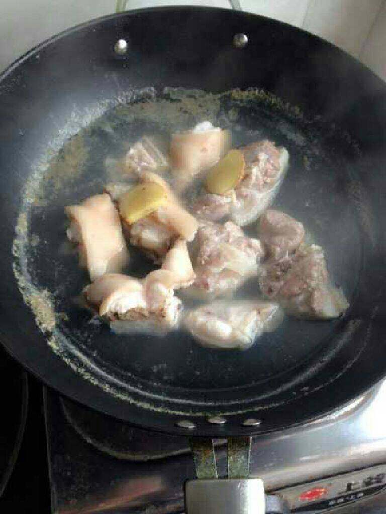 萝卜猪蹄汤（下奶的）,煮开后关火，