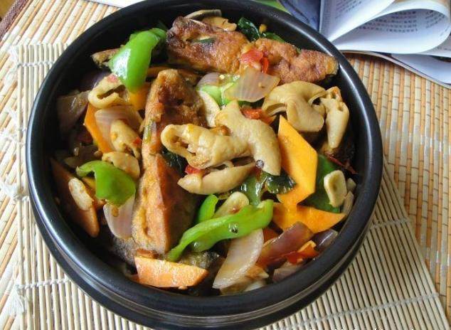 臭豆腐肥肠煲
