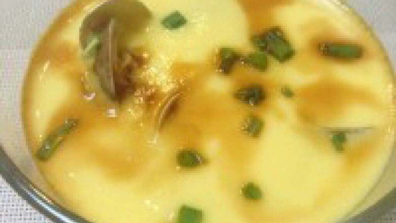 花蛤蒸蛋,花蛤蒸蛋就好了撒上<a style='color:red;display:inline-block;' href='/shicai/ 3250'>葱</a>花就行了。