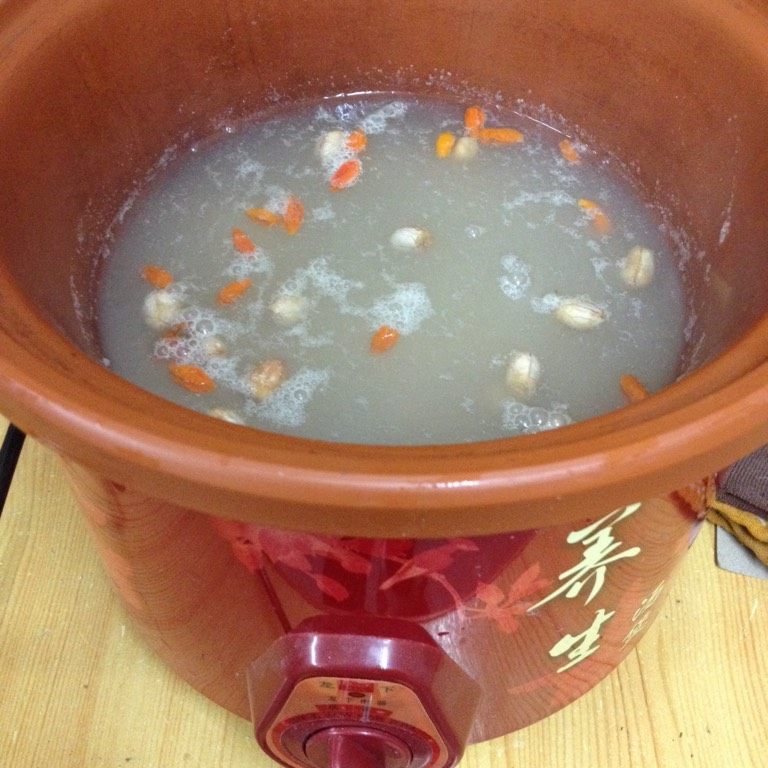 十全大补粥,如图放入砂锅里，开锅，换小火，两个小时即可