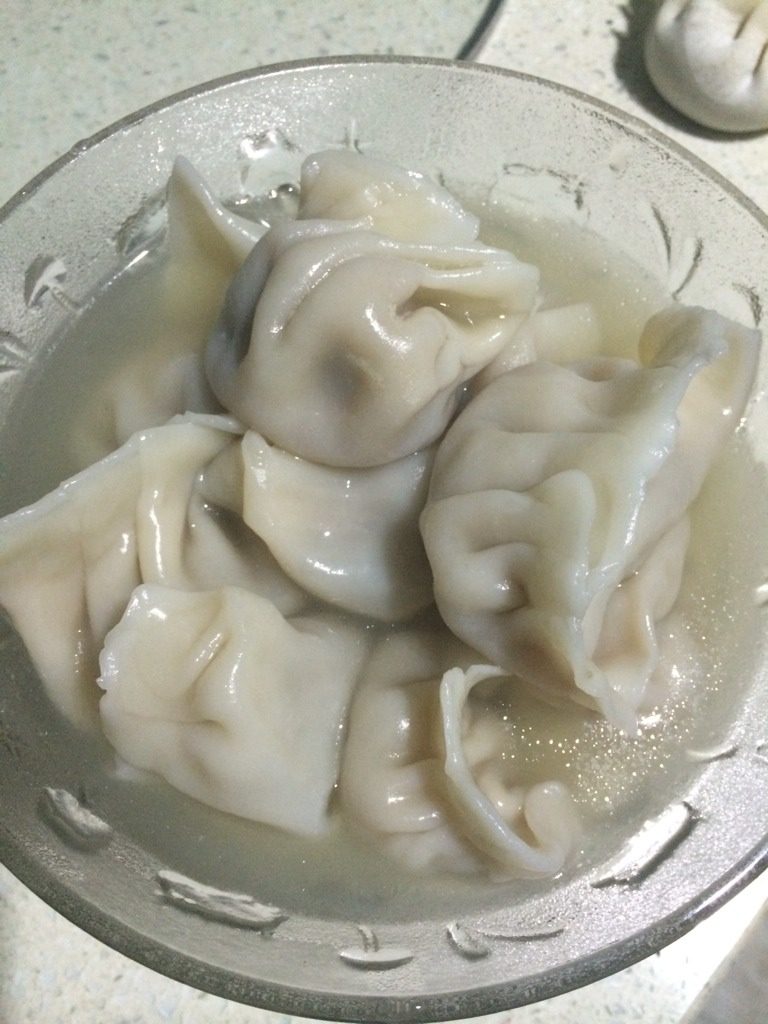 饺子,沸水煮十分钟，就可以吃了。