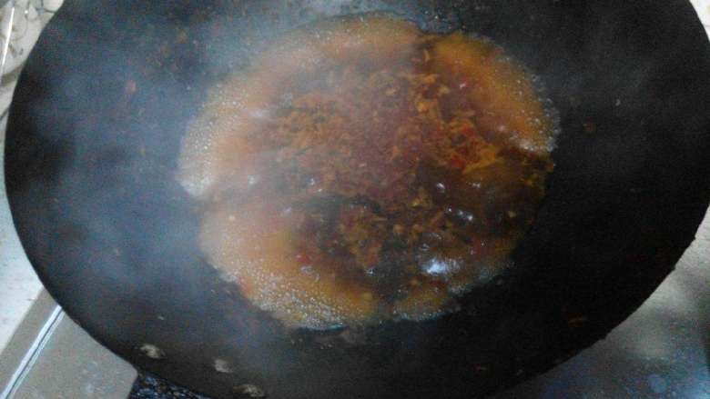 水煮肉片,调入<a style='color:red;display:inline-block;' href='/shicai/ 762'>老抽</a>，<a style='color:red;display:inline-block;' href='/shicai/ 3729'>白糖</a>，<a style='color:red;display:inline-block;' href='/shicai/ 756'>鸡精</a>