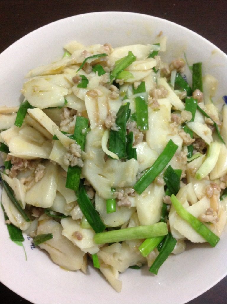 香葱肉末炒藕片
