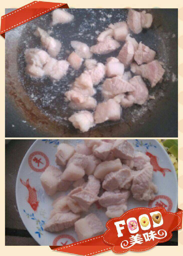 土豆红烧肉,五花肉放锅里烫煮一下捞起