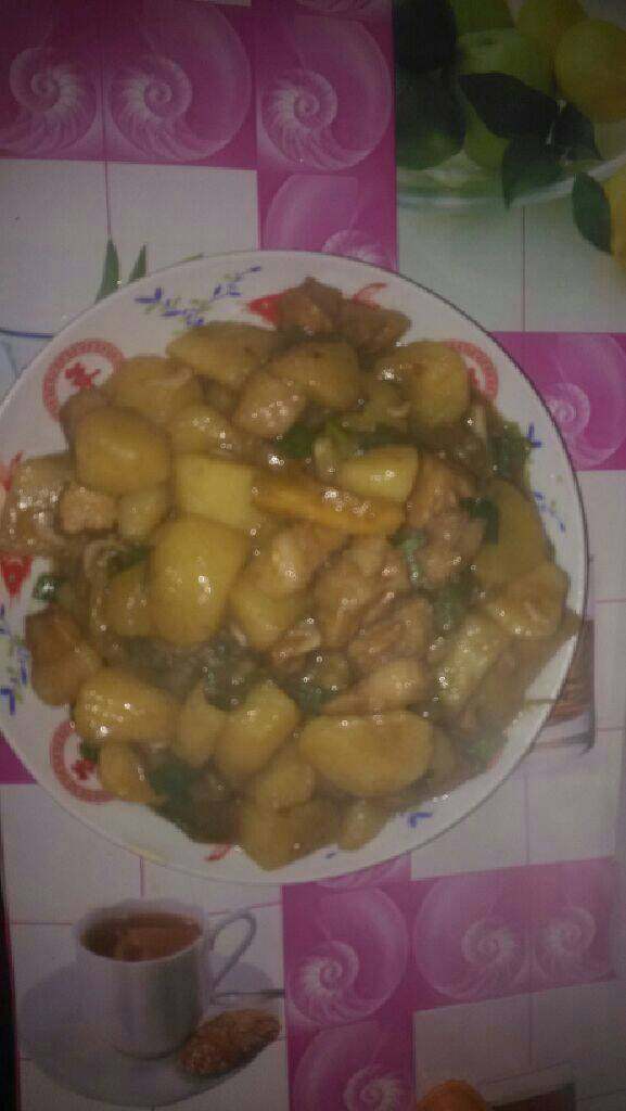 土豆红烧肉,看着有木有食欲啊