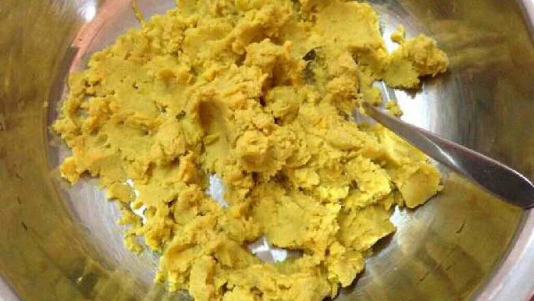红薯饼,好了后就把红薯压成泥。