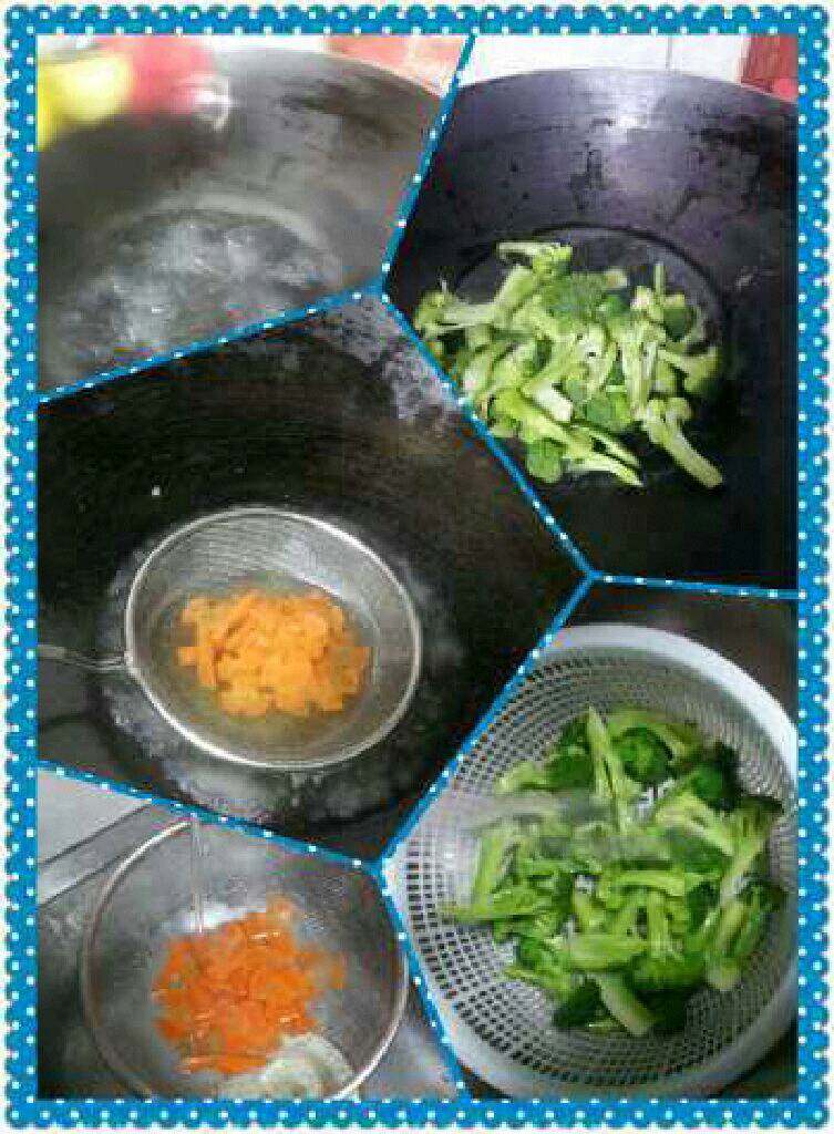 西兰花炒肉,把洗兰花和胡萝卜都到进开水里一下捞起来,这样炒的时候熟得快一点。
