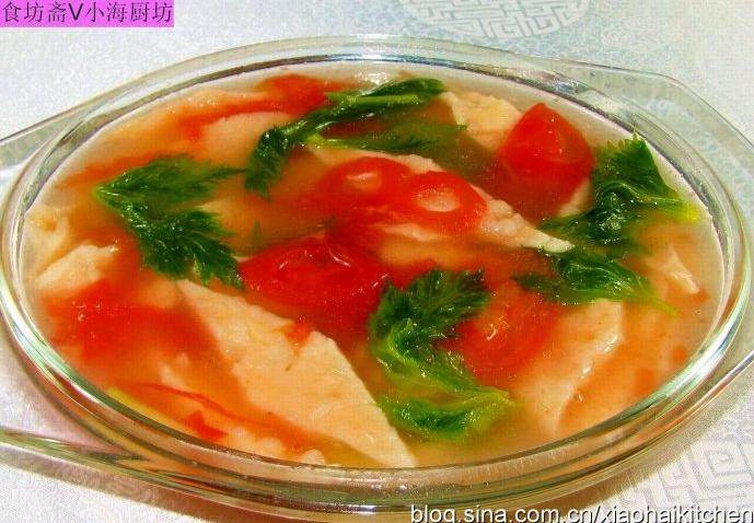 ,把切好的蛋饼与<a style='color:red;display:inline-block;' href='/shicai/ 2786'>芹菜叶</a>放入锅内一起煮一会，用淀粉勾浓芡汁，加<a style='color:red;display:inline-block;' href='/shicai/ 717'>味精</a>，撒少许<a style='color:red;display:inline-block;' href='/shicai/ 10666'>咖喱粉</a>起锅即可