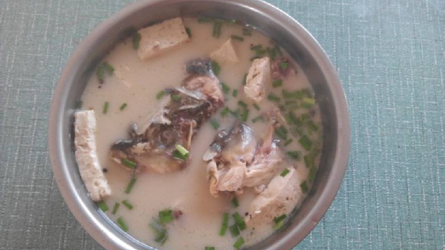 简单鱼头豆腐汤