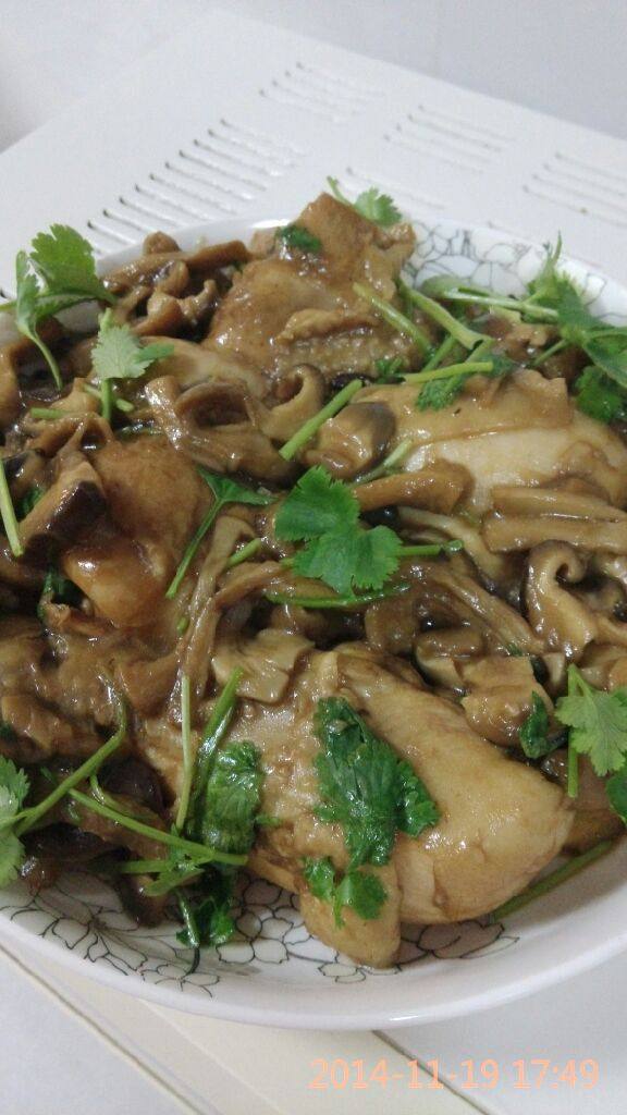 香菇炖鸡腿
