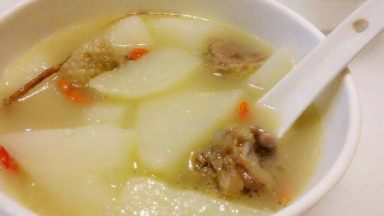山药老鸭汤,鸭肉香,山药软,汤好喝哦~