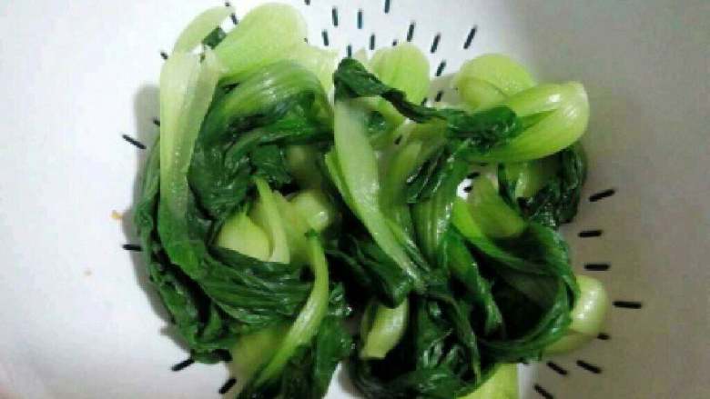 青菜肉丸子,好了就捞起来空干。