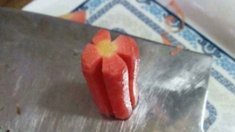 青菜肉丸子,切成这样。