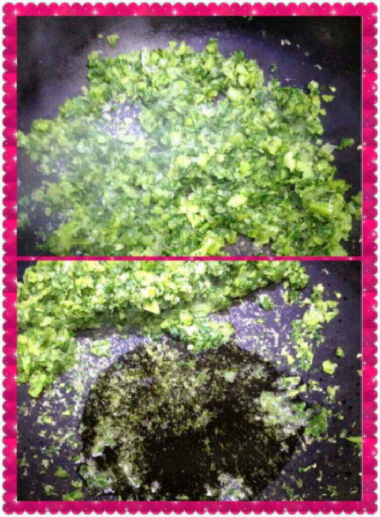 素炒青菜,锅里先不要放油倒进青菜炒干水份,在放适量油。
