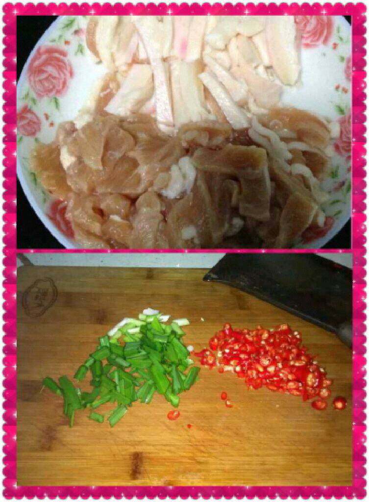 木耳炒肉,肥<a style='color:red;display:inline-block;' href='/shicai/ 6081'>肉</a>跟瘦<a style='color:red;display:inline-block;' href='/shicai/ 6081'>肉</a>分开切，<a style='color:red;display:inline-block;' href='/shicai/ 3349'>蒜苗</a>和辣椒切段。