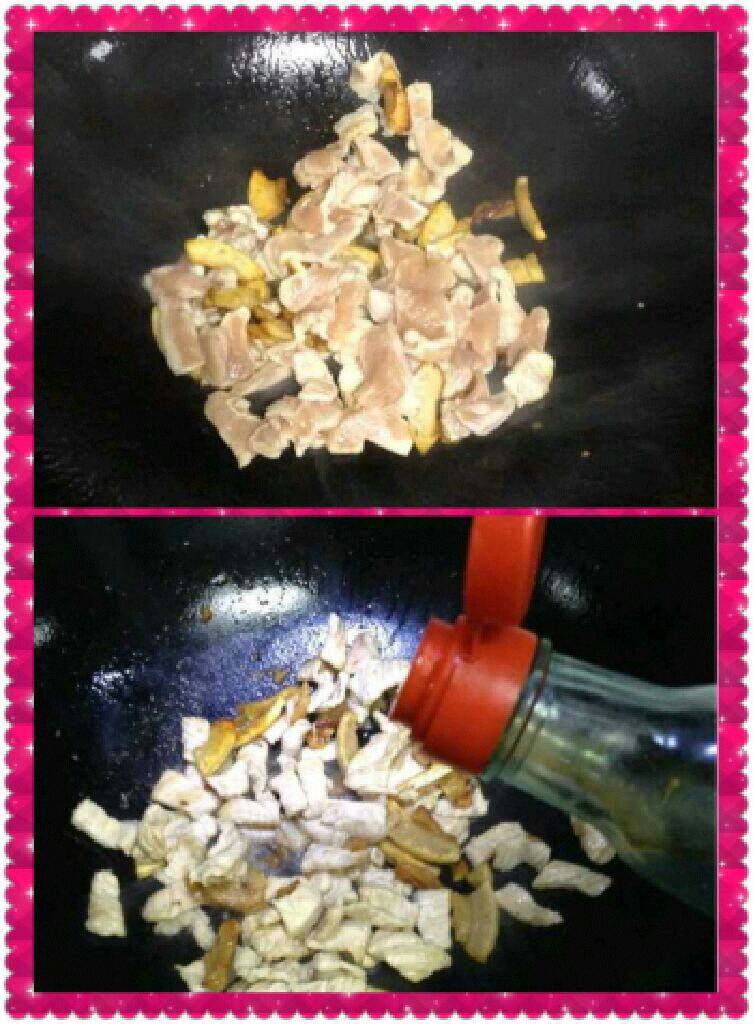 木耳炒肉,肥肉炸出油后就放入瘦肉翻炒，在加适量<a style='color:red;display:inline-block;' href='/shicai/ 788'>生抽</a>。