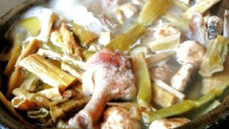 笋干老鸭煲