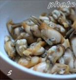 酱油蛏子,蛏子去壳,挑掉泥肠;