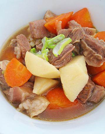 土豆胡萝卜炖牛腩